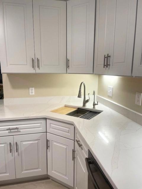 Coastal Townhome In 1 Mile To Beach! Holiday home