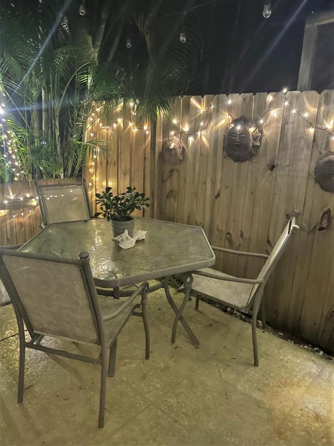 Coastal Townhome In 1 Mile To Beach! Holiday home *