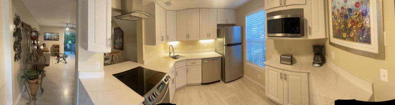 Holiday home Coastal Townhome In 1 Mile To Beach!