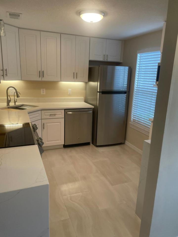 Coastal Townhome In 1 Mile To Beach! Holiday home Jupiter