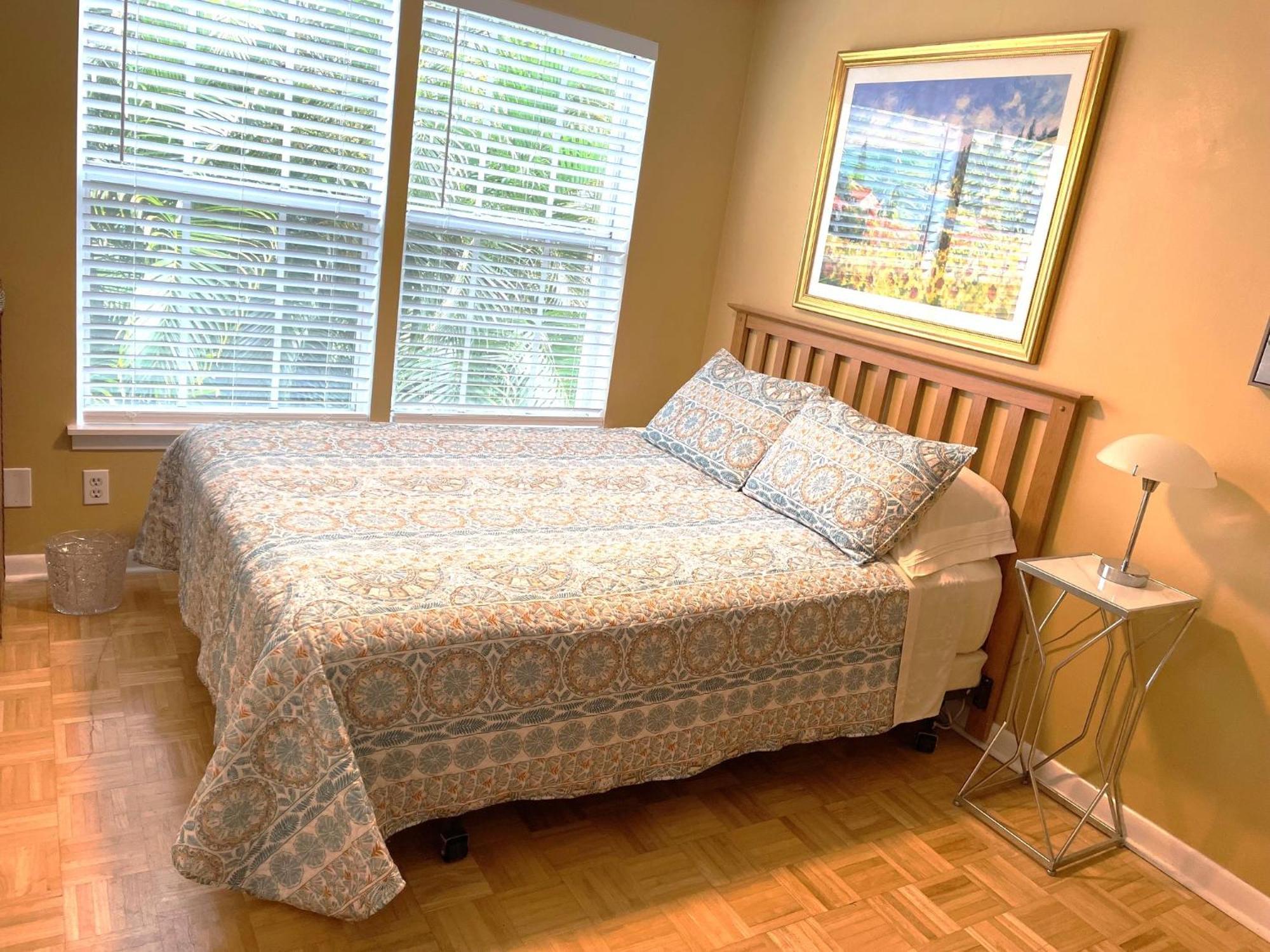 Coastal Townhome In 1 Mile To Beach! Holiday home