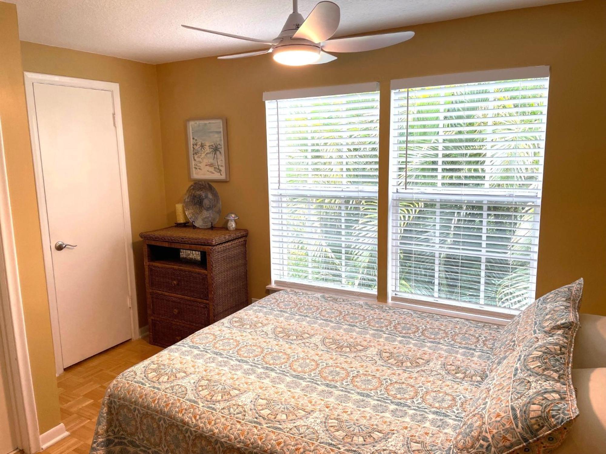 Coastal Townhome In 1 Mile To Beach! *